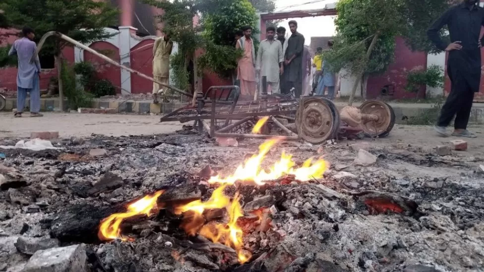 Pakistan: Mob burns churches over blasphemy accusations