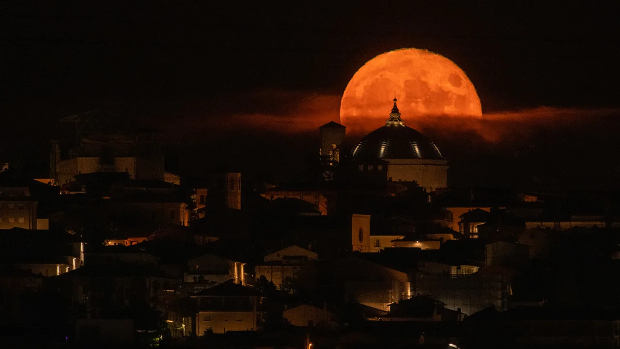 August to bring magnificent display of double-supermoons