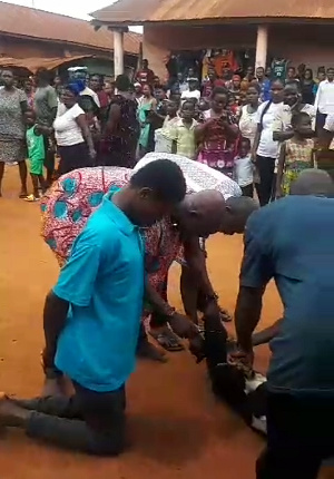 Dormaa Central chiefs sacrifice sheep at alleged gay individual’s feet to appease deities