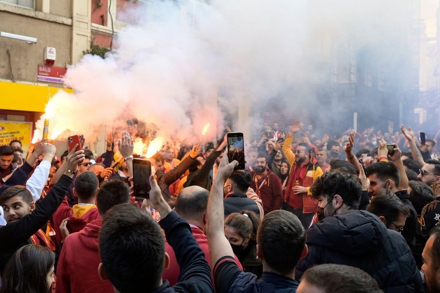 Galatasaray fans attempt to disrupt Copenhagen players but end up at the incorrect hotel