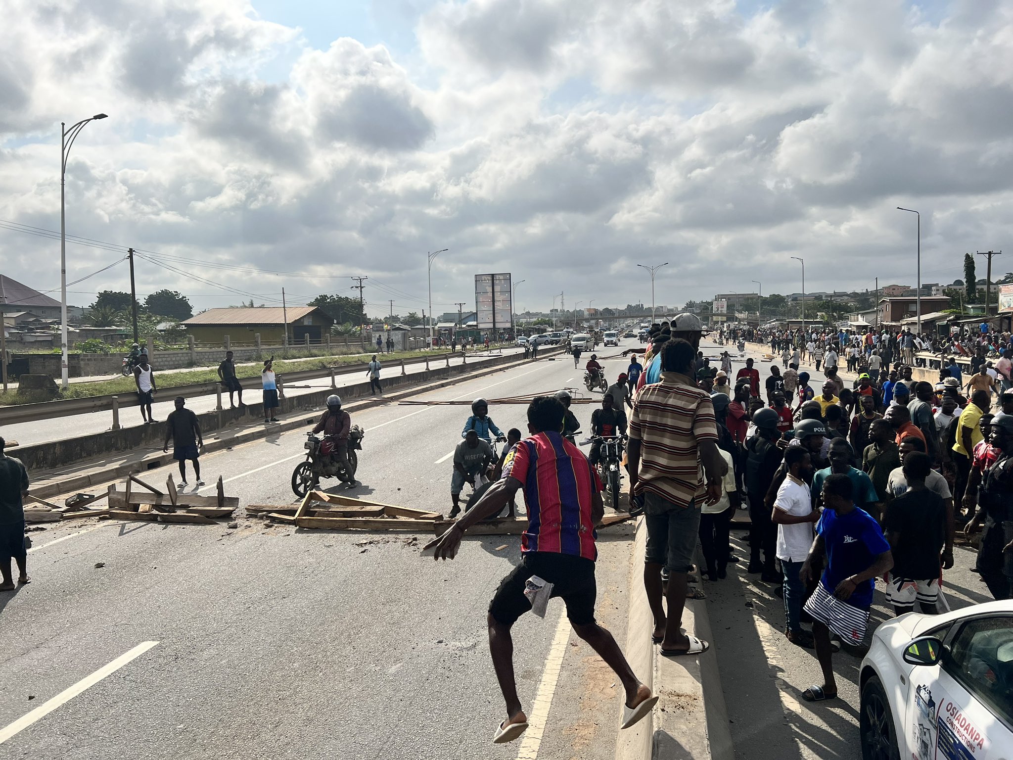 Police restore calm after riot at Ofankor; manhunt perpetrators