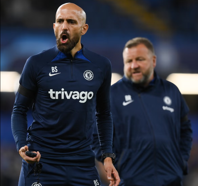 Chelsea secretly sends off coach Bruno Saltor