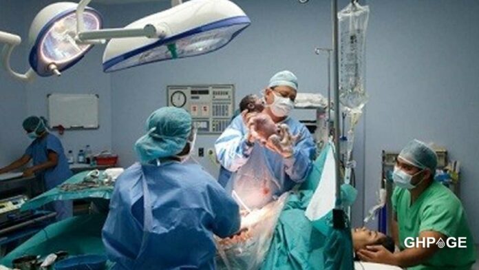 Husband files lawsuit against hospital for witnessing wife’s C-section