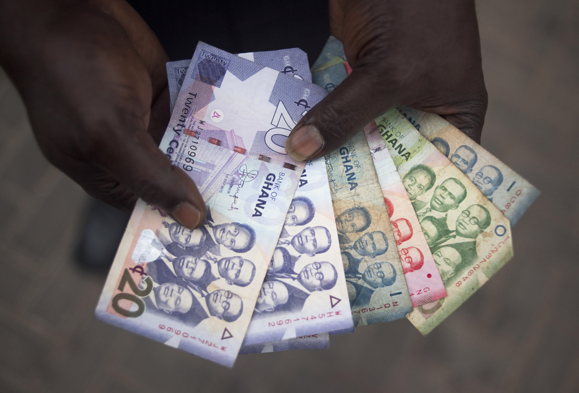 Dollar selling at GHS12.20 at forex, BoG interbank rate at GHS11.65 