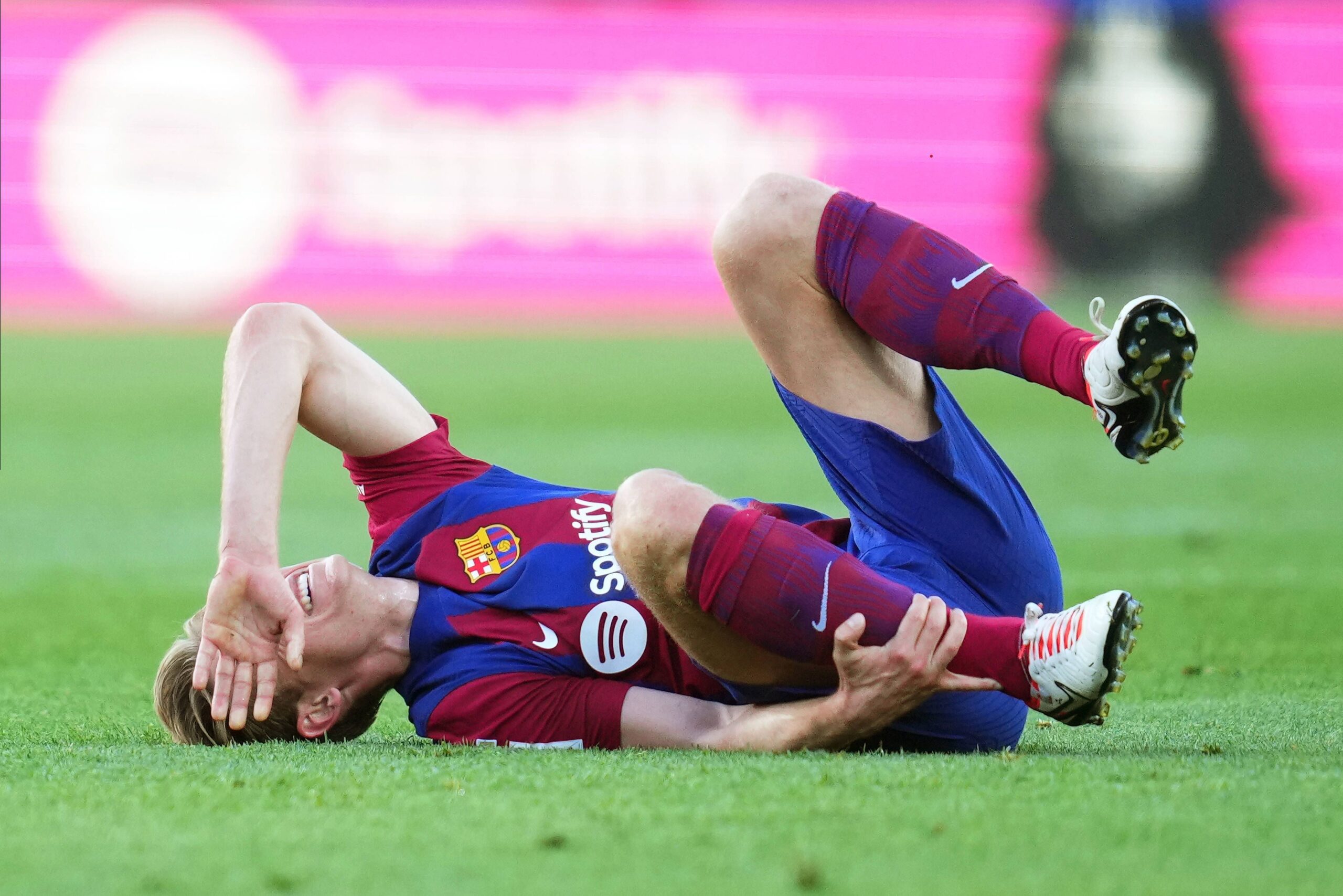 Frenkie De Jong sidelined for Clásico following injury – Reports