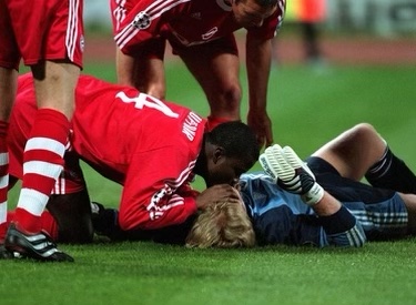 Oliver Khan wishes ex teammate Sammy Kuffour with ‘resurrection kiss’ photo that saved his life