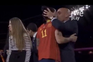 Luis Rubiales steps down as Spanish FA president