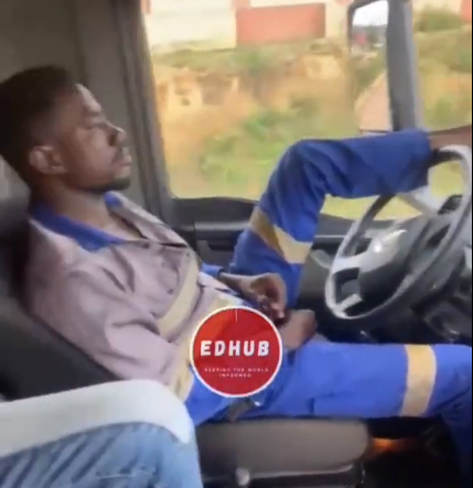 Video: Truck driver shows off by ‘dangerously’ driving with one leg on highway