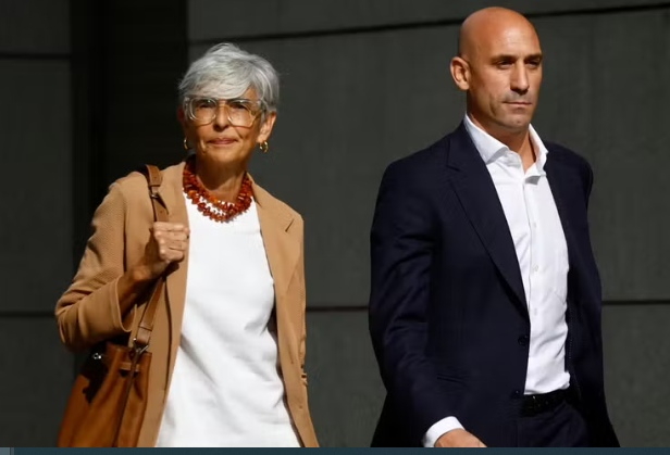Prosecutors request restraining order against Rubiales to keep him away from Hermoso