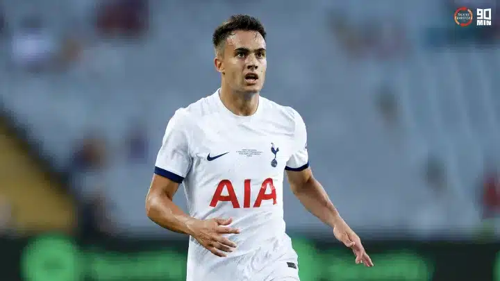 Manchester United welcomes Tottenham Sergio Reguilon on season-long loan