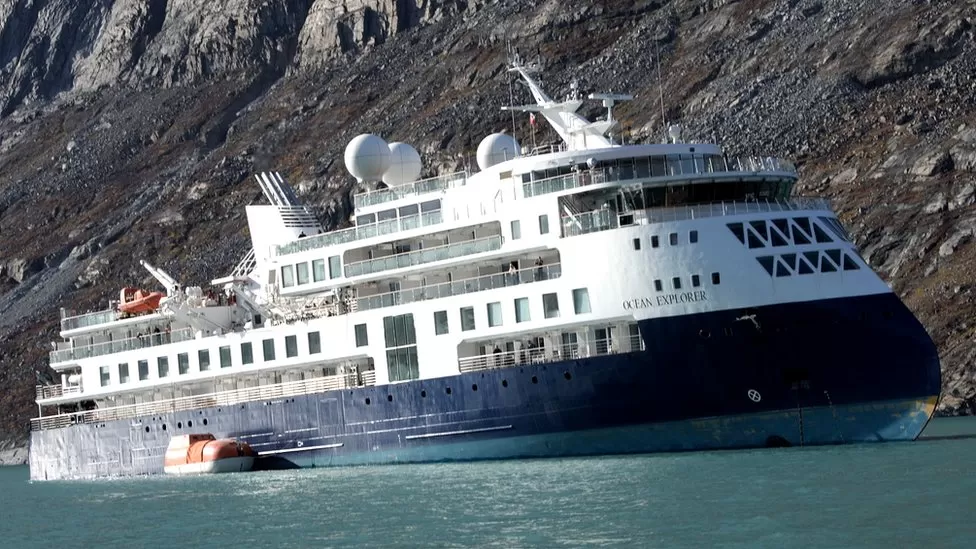 Greenland cruise ship rescued from mud after three days of being trapped