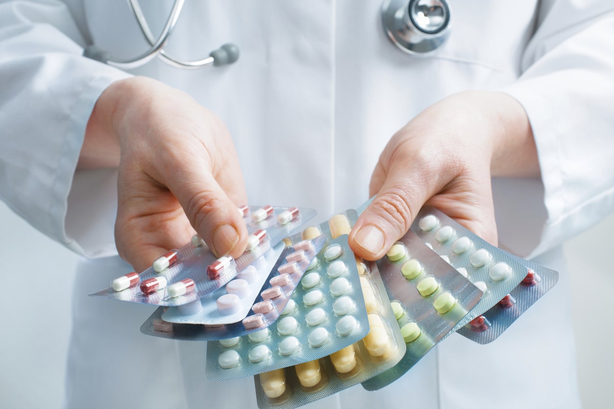 5 foods and drinks you should avoid while on medication