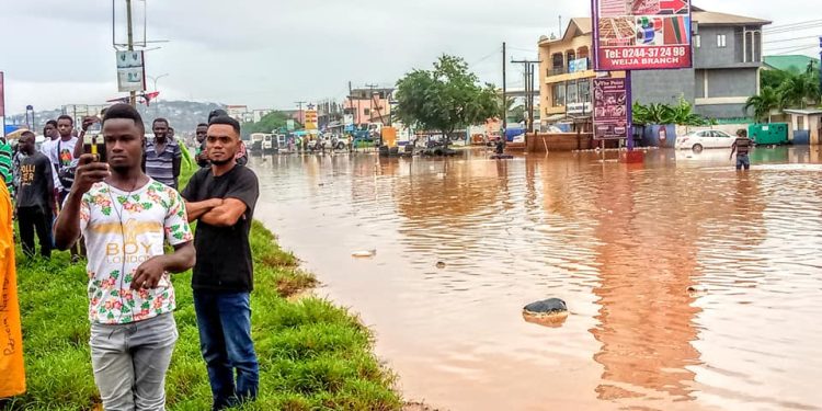 Tuesday’s rainfall causes severe flooding on Weija-Kasoa road