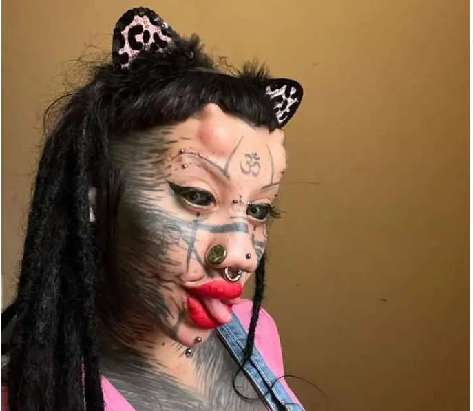 Italian woman undergoes surgery to look like a cat