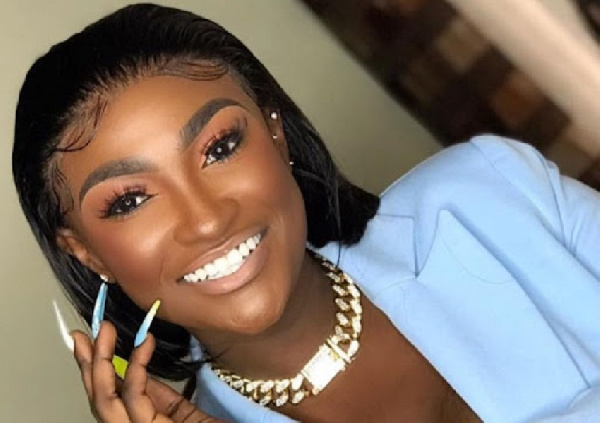 Ghanaian journalist, Abena Moet pledges to welcome Stonebwoy with her nakedness at KIA if he wins the Grammys