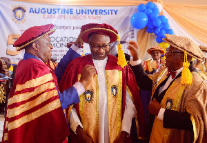 More than US$950,000 donation made to 750 students at Lagos University by wealthy Nigerian