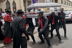 You will be punished if a casket falls during performances – Pallbearers told