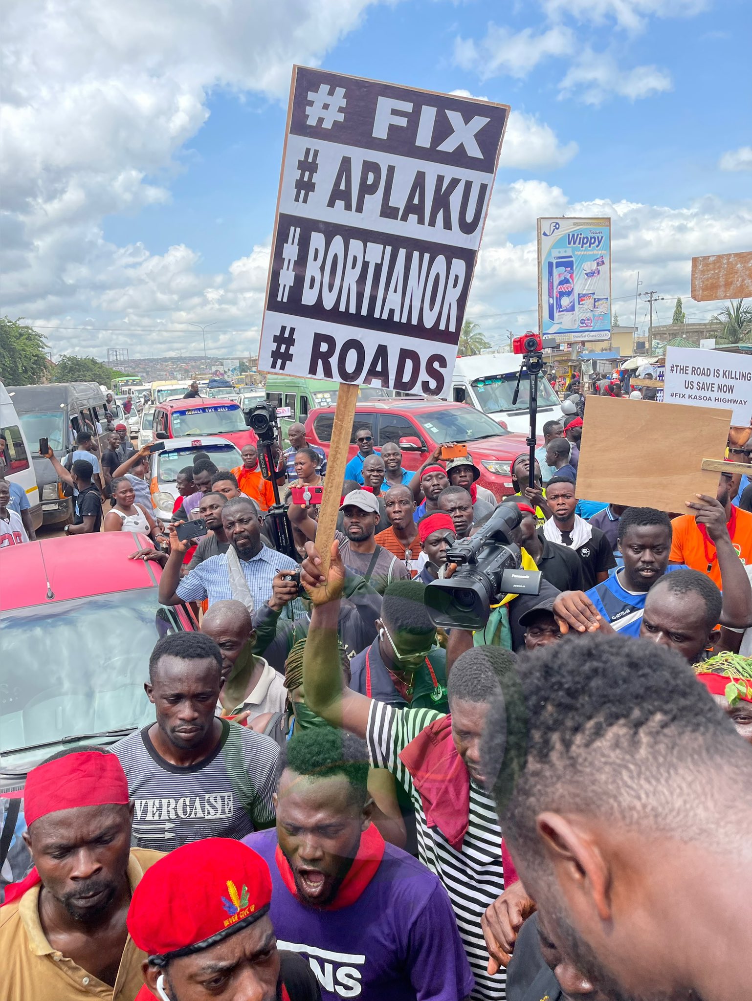 #FixKasoaHighway: Kasoa residents block highway over bad roads