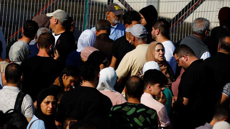 Israel refuses to ceasefire in southern Gaza as thousands wait at border crossing