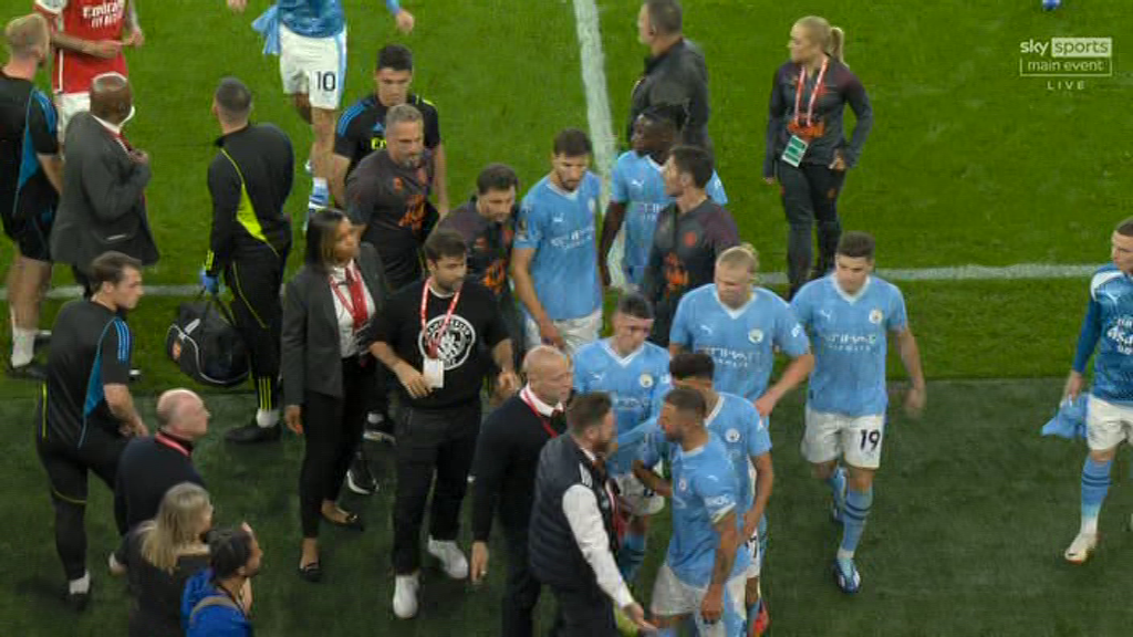 Fiery altercation unfolds as Kyle Walker and Haaland confront Arsenal coach after City’s 1-0 loss