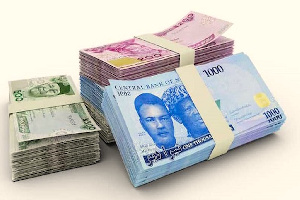 Naira gains strength against US dollar in forex market