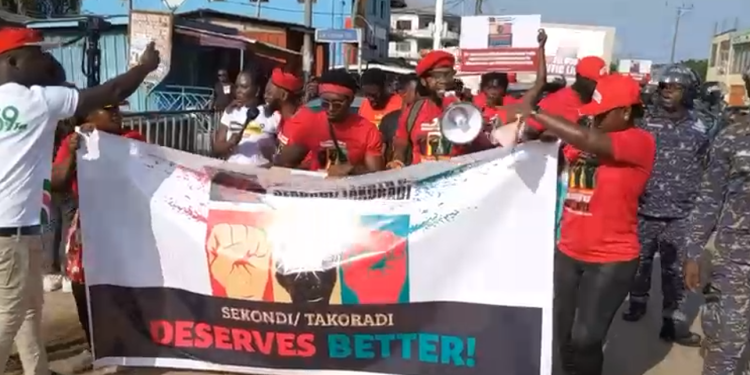 Residents of Sekondi-Takoradi hit the streets to demand better roads
