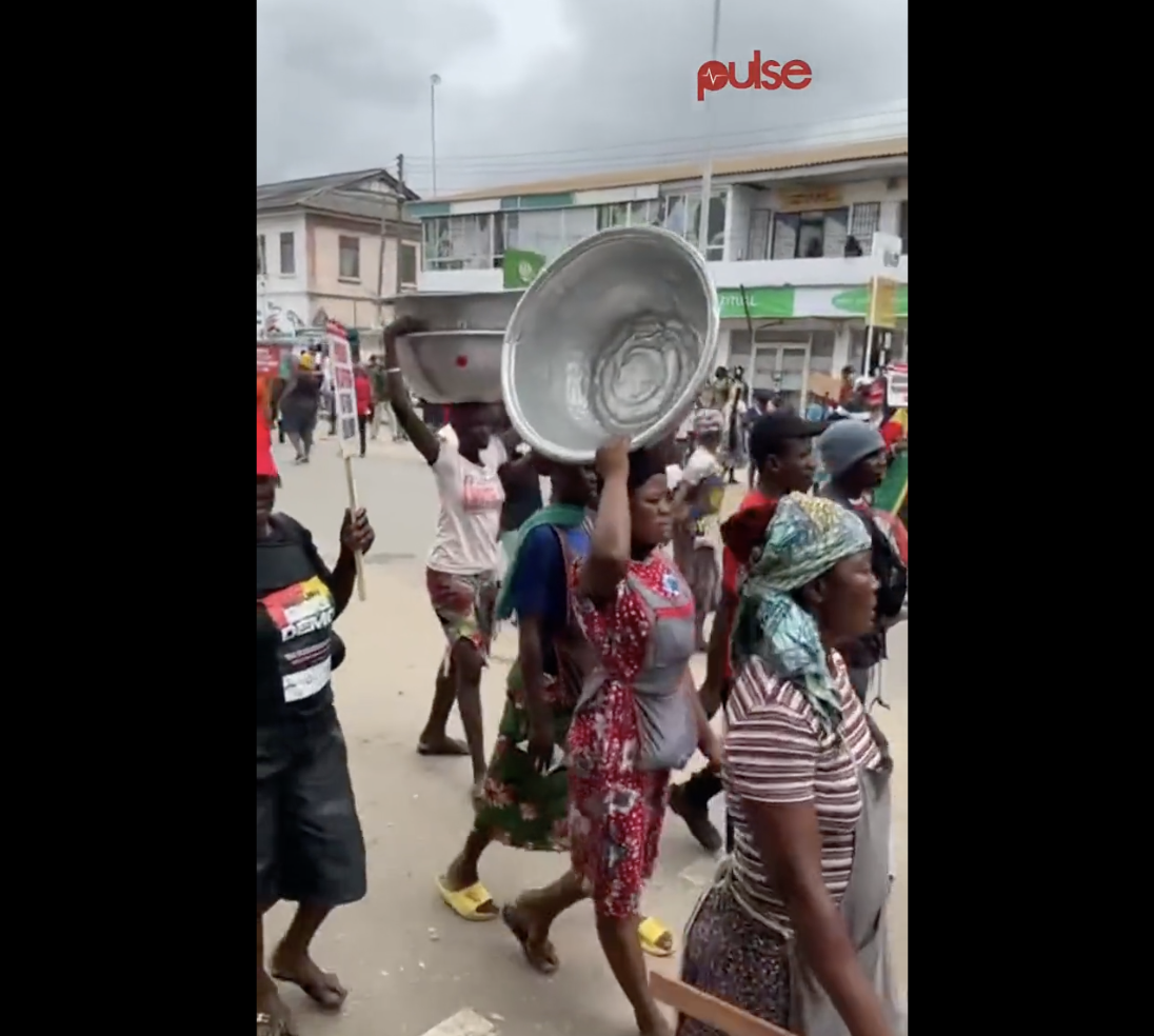 Watch video of Kayayei’s join #OcuppyBoGProtest