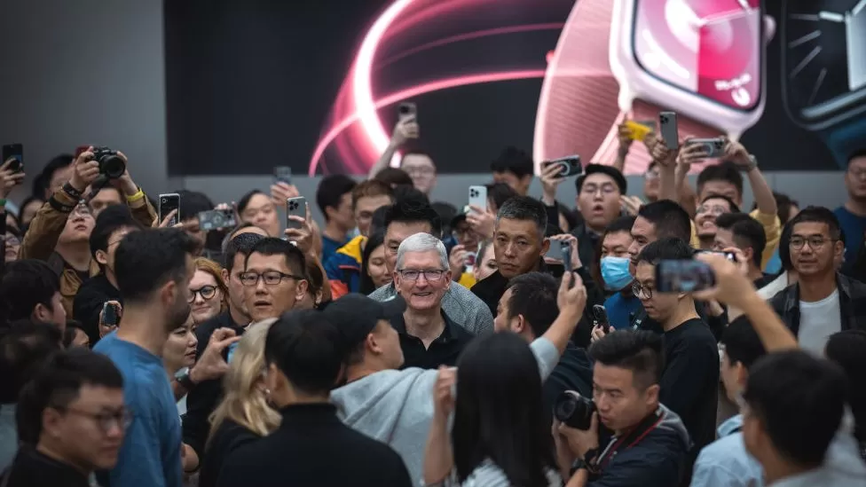 Apple’s CEO makes an unexpected trip to China