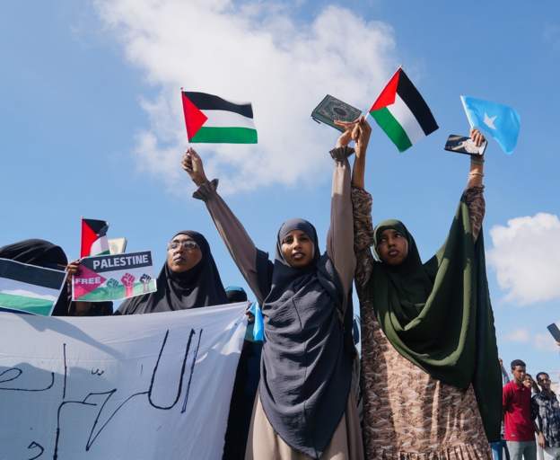 Thousands participate in pro-Palestinian march in Mogadishu