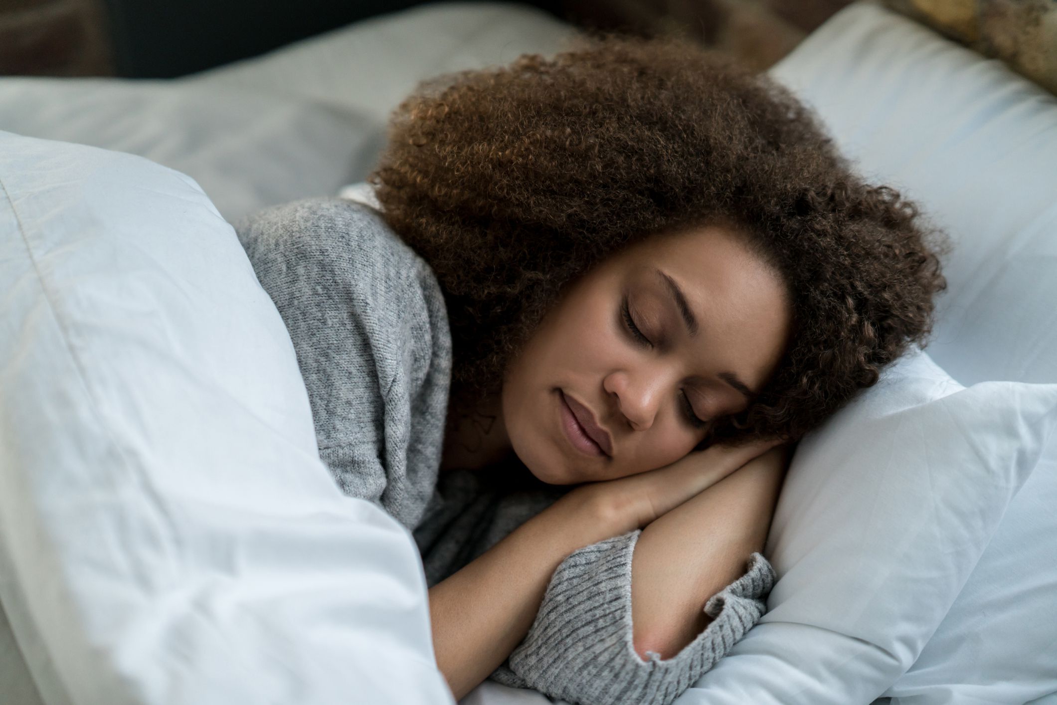 Things you should avoid by your bedside while sleeping