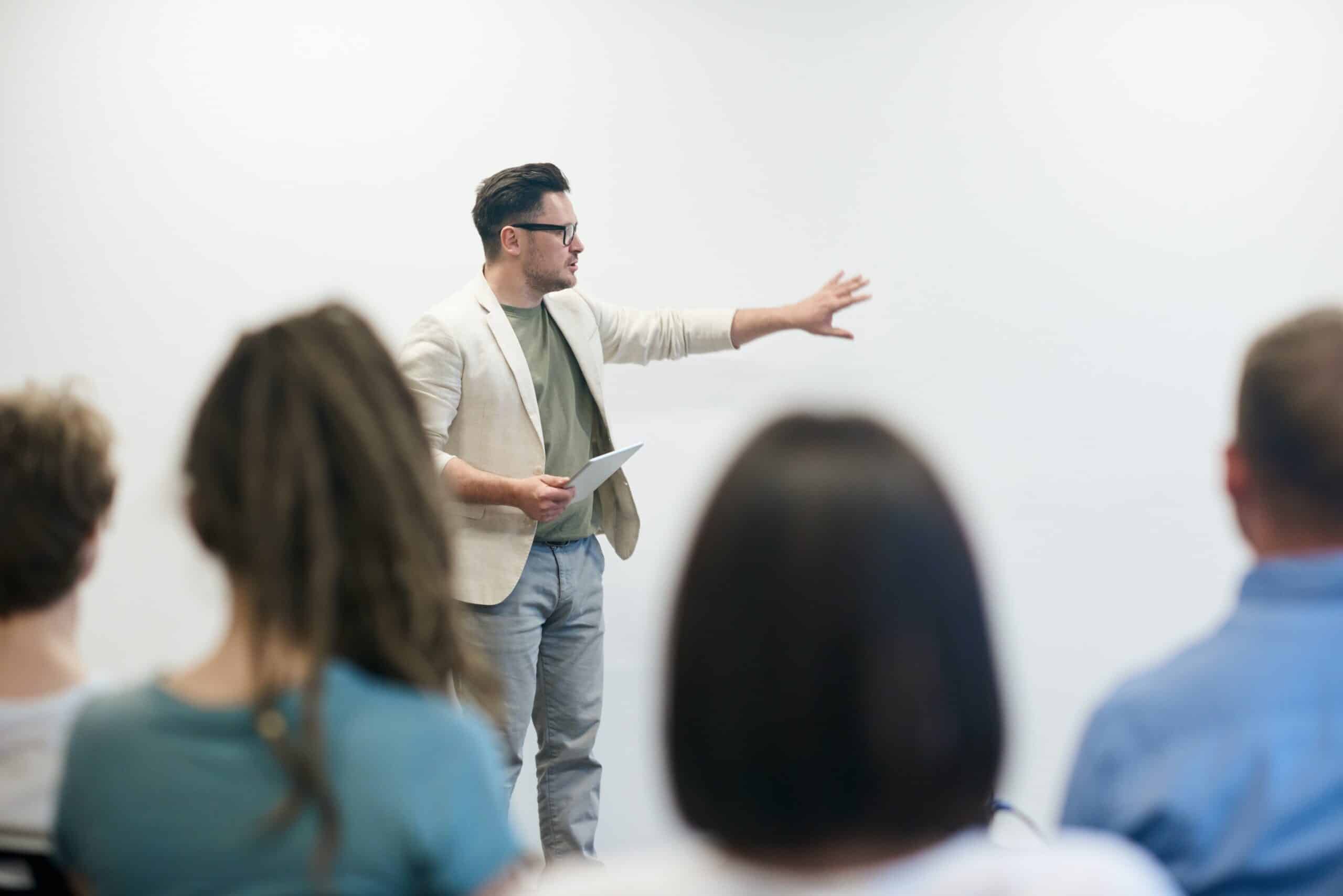 7 habits to avoid if you want to improve your speaking skills