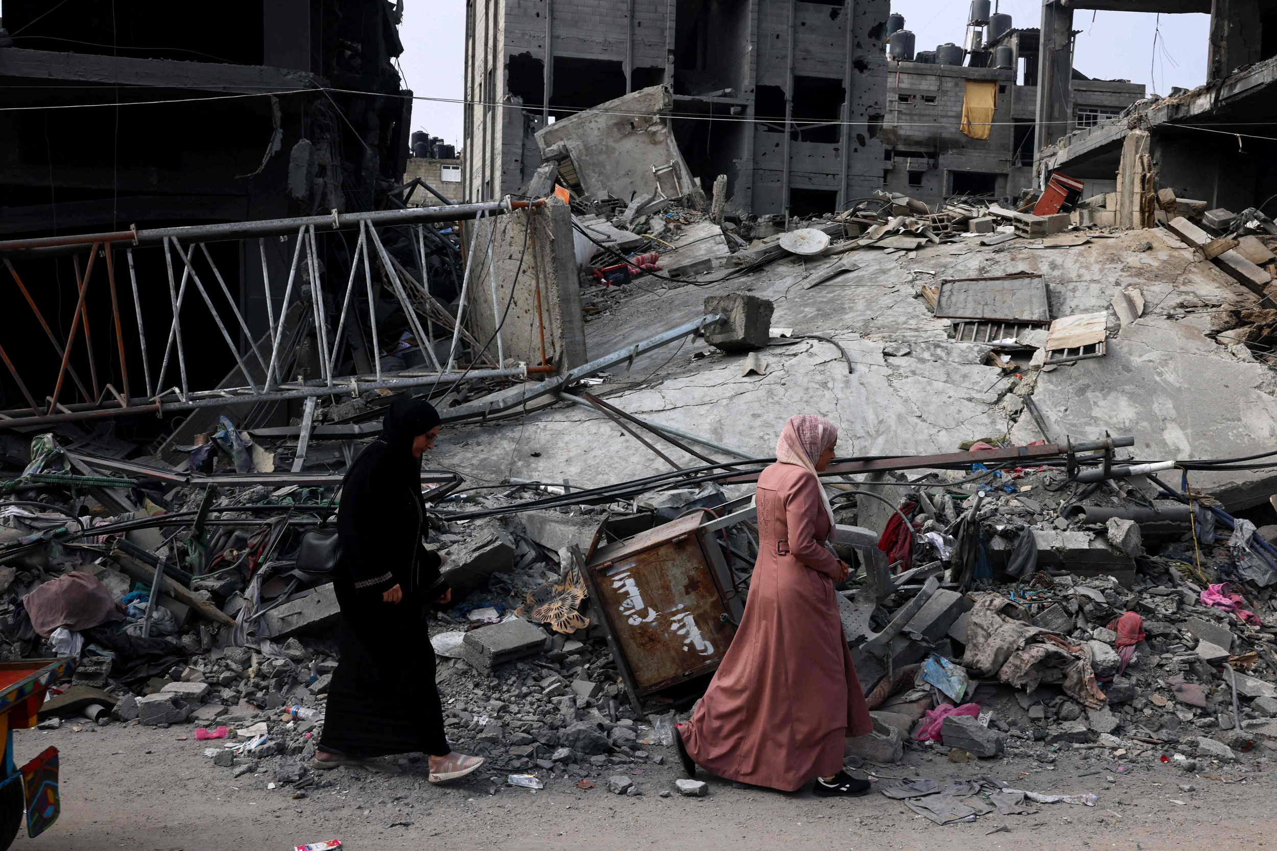 Gaza sees fierce fighting, more civilians prepare to leave