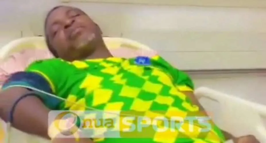 Maxwell Konadu hospitalised after he was beaten by Bofoakwa Tano fans (VIDEO)