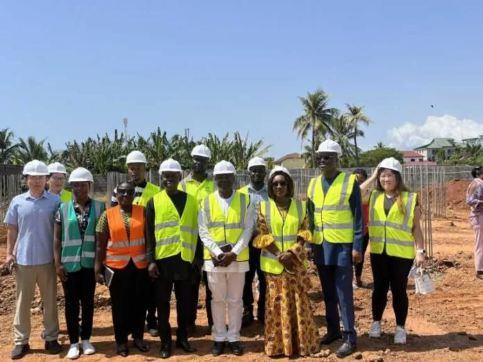 Ofori-Atta tours La General Hospital site