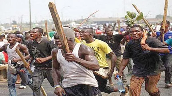 Nigerian man beaten to death by angry mob after reportedly stabbing 2 women in Gomoa