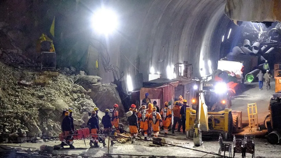 India tunnel rescue delayed by last-minute issue