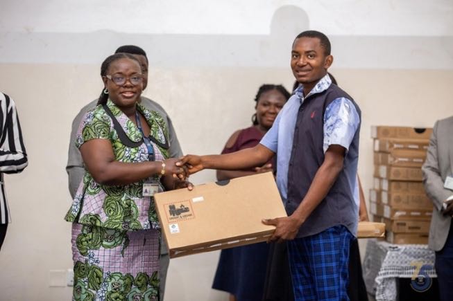 UG: 139 more students receive laptops as part of VC’s 1S1L initiative