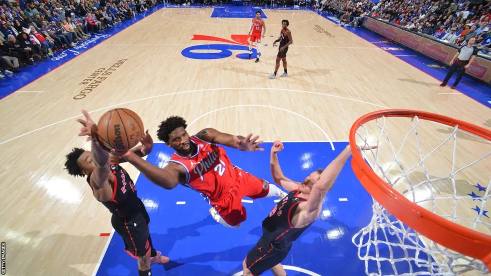 Joel Embiid guides 76ers to victory, nearing Kareem Abdul-Jabbar’s record