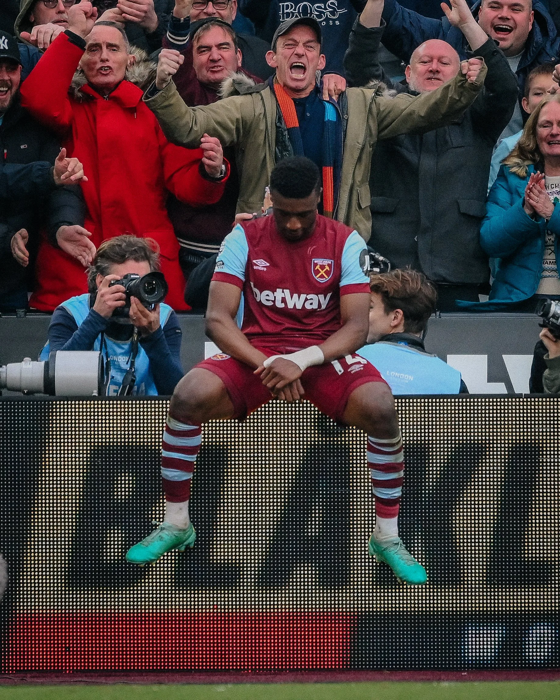 West Ham beats Man United as Bowen, Kudus and Paquetá combine again