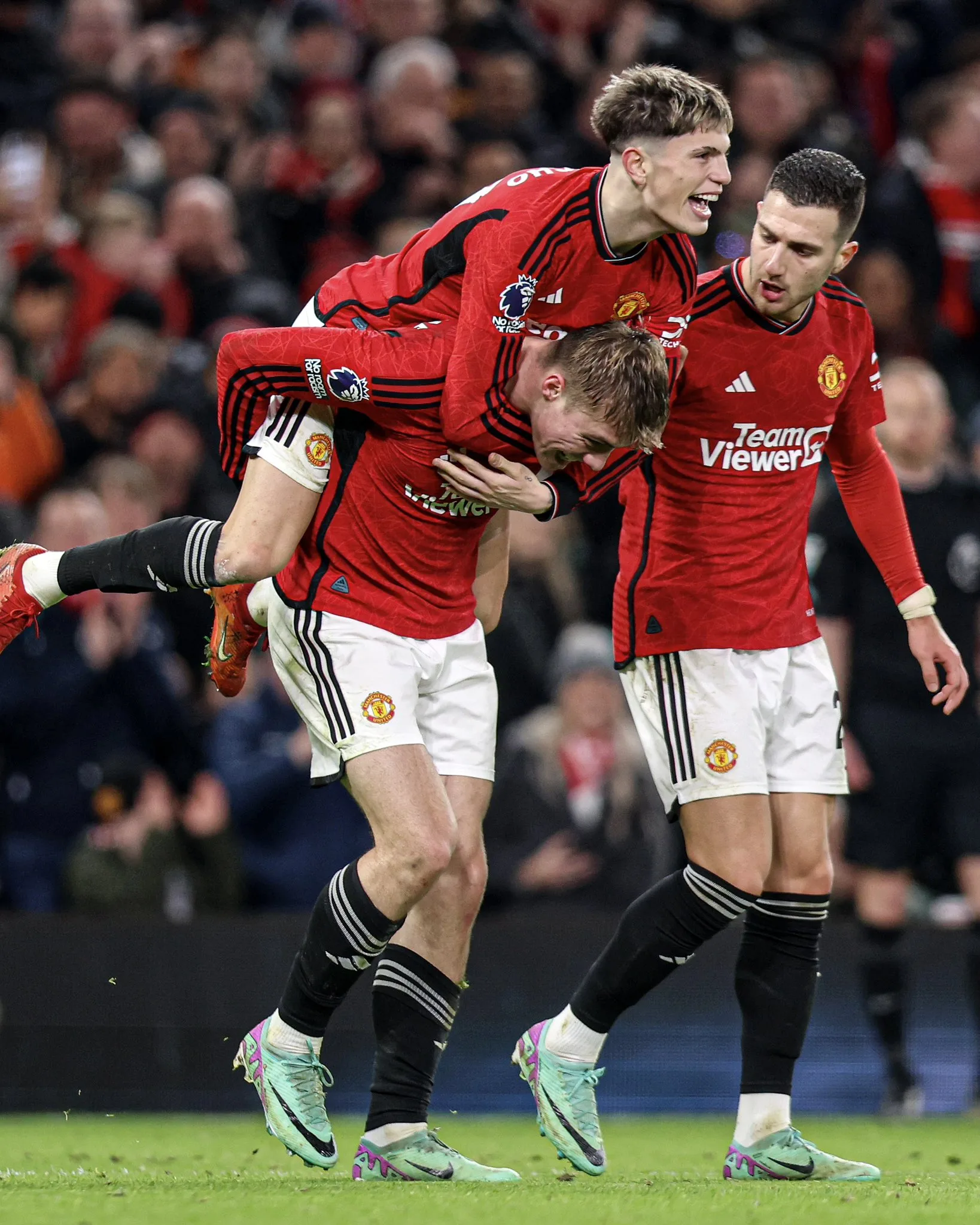 Manchester United emerge victorious against Aston Villa at Old Trafford