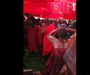 Video: Dormaahene’s majestic arrival in Kwahu for Kwahumanhene’s funeral