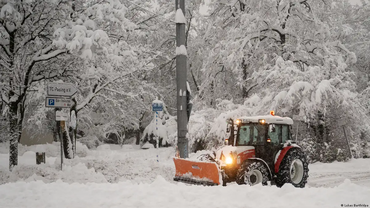 Munich Airport freezes operations due to heavy snow