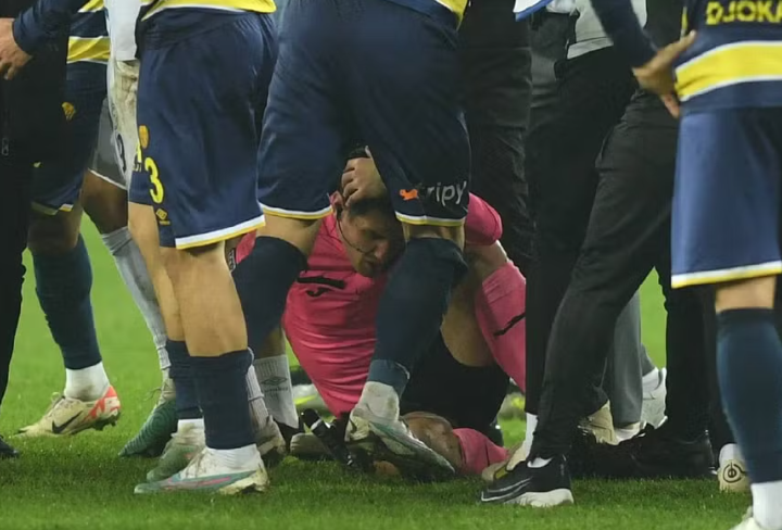 Turkish Football Leagues set to resume next week after referee’s brutal attack