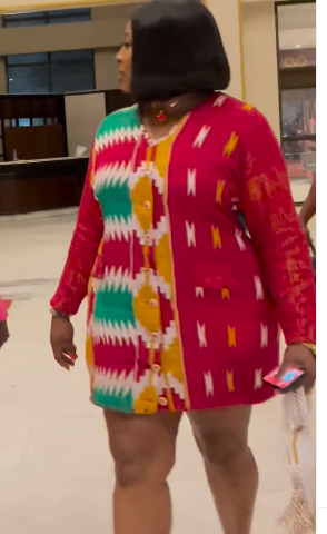 Gloria Sarfo thrills netizens with her above-knee, long-kente dress at movie premiere
