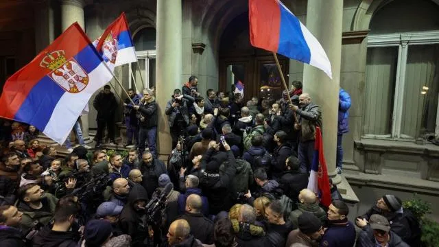 Belgrade protests escalate: Tear gas, arrests amid election fraud allegations