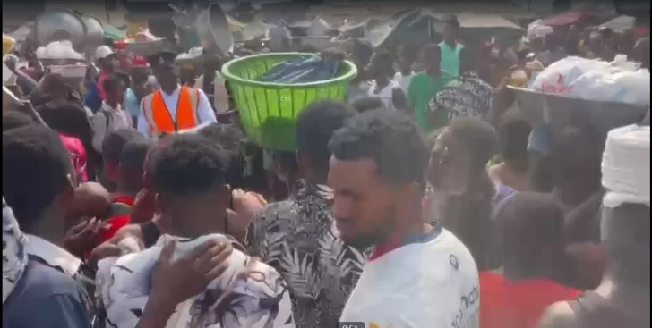 Accra: Truck runs over shoppers and hawkers at CMB market
