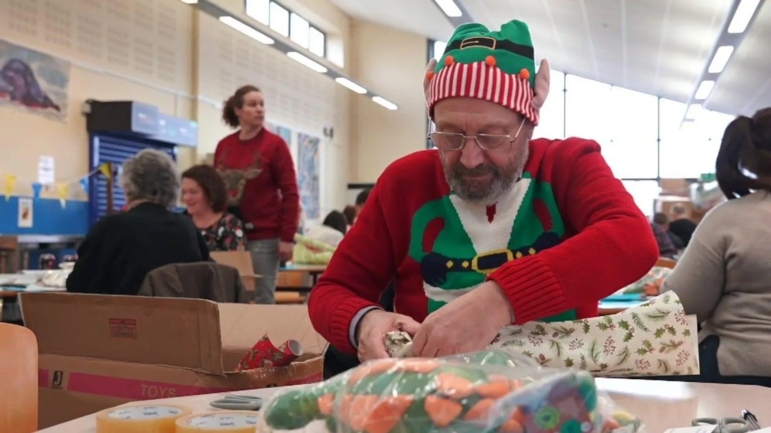 Volunteers donate 7,200 Christmas gifts to Ukrainian youngsters