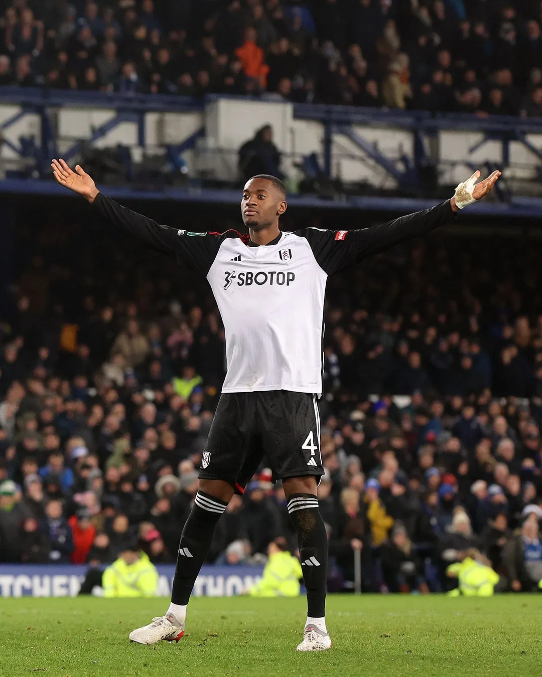 Fulham beat Everton after tense penalty shootout to secure League Cup semi-final berth