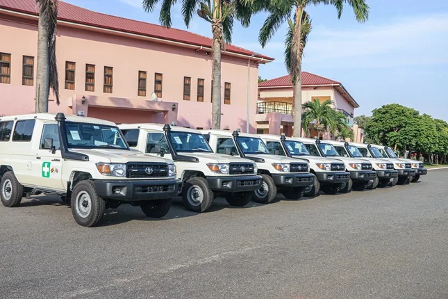 GAF receives 8 ambulances from British High Commission