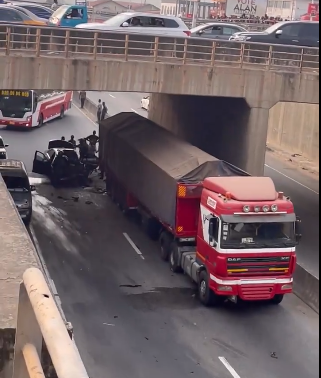 Ghastly accident on Accra-Kumasi road kills one, leaves another without limbs